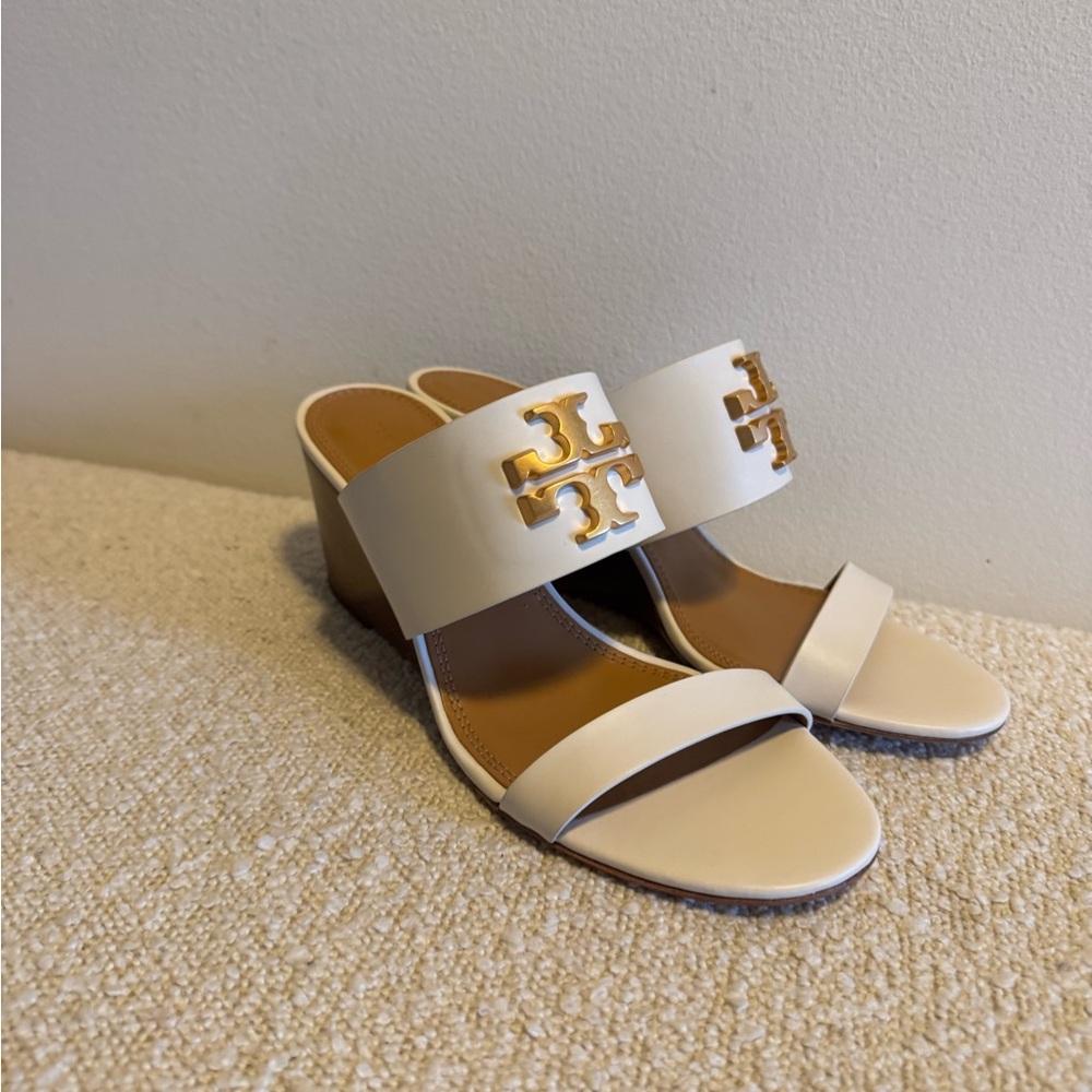 Tory Burch Everly Cream Wedges with Elegant Design - size 9